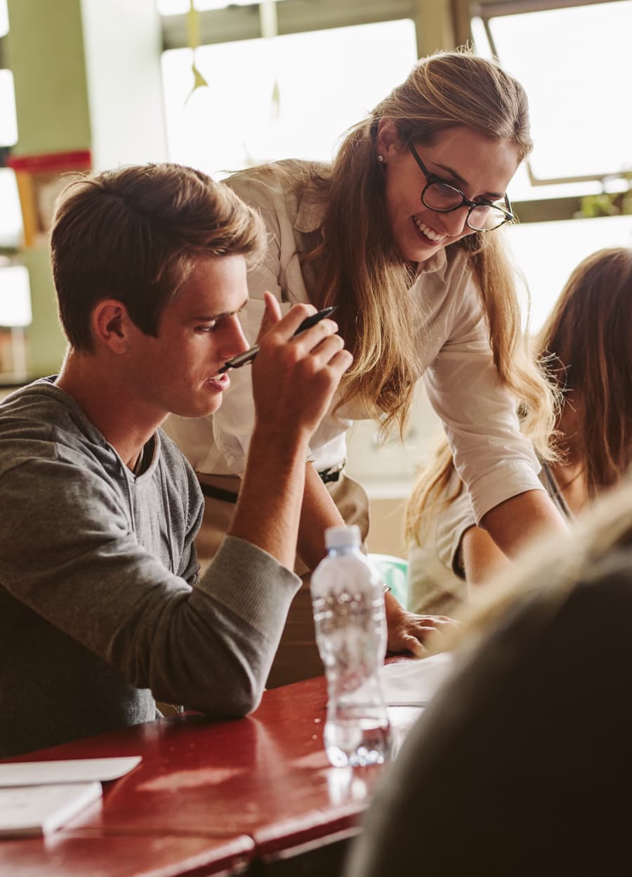 Consigue tu aprobado con nuestra academia universitaria en Vigo